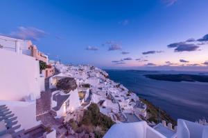 Exclusive Plan Suites Santorini Greece