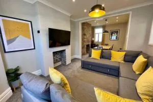 Large House near Victoria Park For Groups, 10 mins bus to City Centre - Leckwith