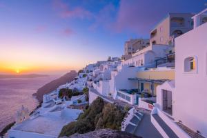 Exclusive Plan Suites Santorini Greece