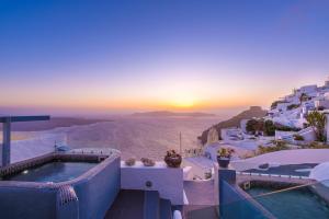 Exclusive Plan Suites Santorini Greece