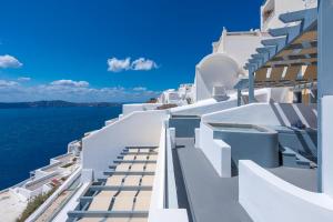 Exclusive Plan Suites Santorini Greece