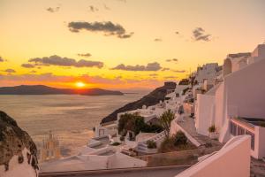 Exclusive Plan Suites Santorini Greece