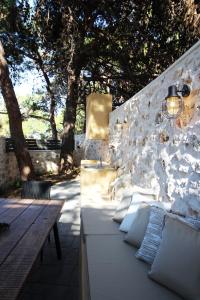 Villa Pefka, By Hellocrete