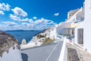 Exclusive Plan Suites Santorini Greece