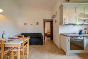 Appartamento Trilocale Le Canne 4 posti letto con giardino e posto auto privato