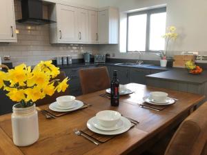 Luxury Barn & Hot Tub at Escape to the Stables
