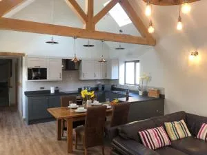 Newly Converted Luxury Barn With Private Hot Tub - Llandyrnog