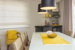 Varandas do Atlântico 02-A – Apartamento de Alto Padrão em Condomínio Pé na Areia em Bombas.