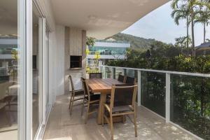 Varandas do Atlântico 02-A – Apartamento de Alto Padrão em Condomínio Pé na Areia em Bombas.