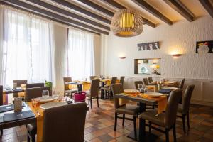 Hotels Hotel Restaurant Le Commerce : photos des chambres