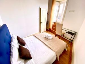Nature Chiado 2- Cozy Little Double Room with shared bathroom