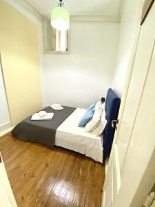 Relax Chiado 3 - Cute Little Double Room with Shared Bathroom