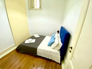 Relax Chiado 3 - Cute Little Double Room with Shared Bathroom