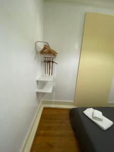 Relax Chiado 3 - Cute Little Double Room with Shared Bathroom