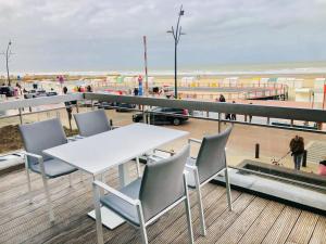 Luxueus appartement met ruim terras, frontaal zeezicht 4 à 5 personen