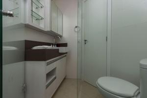 Boulevard 211B - Excelente apartamento em condomínio de luxo no centro de Bombinhas - Piscina - Jacuzzi - Academia - Portaria 24h.