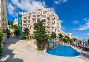 Luxurious and panoramic apartment at the beach in La Mer complex