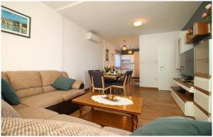 Two-Bedroom Apartment with Terrace and Sea View room in Apartments by the sea Rogoznica - 1089