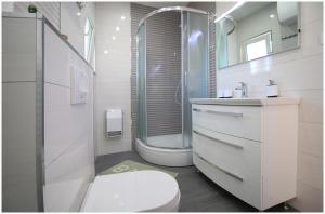 Two-Bedroom Apartment with Terrace and Sea View room in Apartments by the sea Rogoznica - 1089