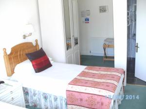 Twin Room room in The Well House