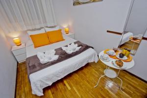 Double Room with Private External Bathroom room in Barcelona City Seven