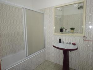 Single Room with Shared Bathroom room in RED BED