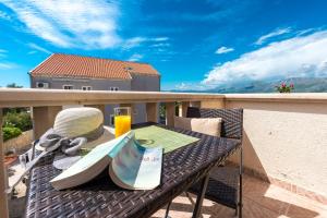 Standard Studio Apartment with Balcony and Sea View  room in Cina Apartments
