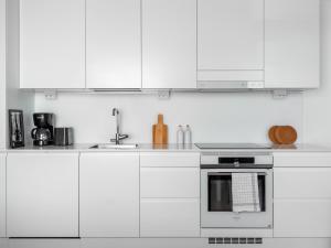 Newly Built 1BR Apartment with Balcony next to Railway Station & Downtown