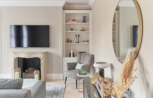 11 Cadogan Gardens, Chelsea, London SW3 2RJ, England.