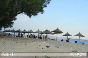 Eleni Rooms Develiki