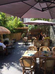 Hotels Logis - Hostellerie & Restaurant du Marche : photos des chambres