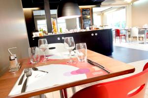 Hotels Kyriad Direct Marseille Est La Valentine : photos des chambres