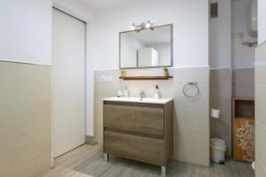 Modern Apt with Pool - Yumbo & Beach