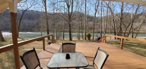 Two-Bedroom Bungalow room in Steel Driver River Cabin