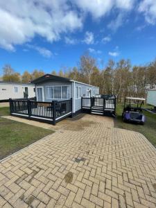 Tigers Wood - 2 bed hot tub lodge with free golf, NO BUGGY