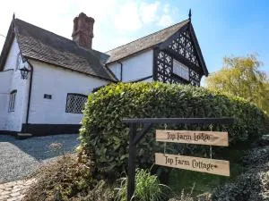 Top Farm House - Llynclys