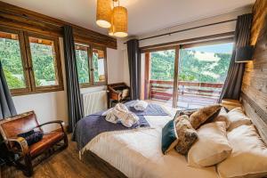 Three-Bedroom Apartment with Mountain View (8 Adults) room in Chalet La Perle de L'Oisans - Appartements d'Exception