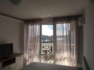 Студио Симона 2 - първа линия море