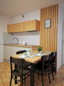 One-Bedroom Apartment room in 4 Pory Roku Apartamenty Domki Pokoje