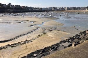 Maisons de vacances Belle maison neo-bretonne a 5 minutes de la mer : photos des chambres