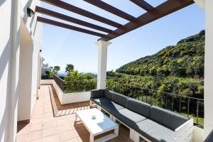 Luxury 4BR Villa - Benahavis Hills & Country Club