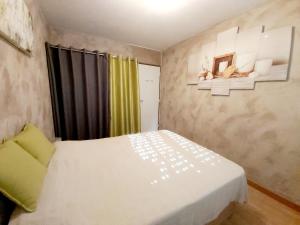 Appartements :) Spacieux T4 AEROPORT, ensoleille, deco soignee : photos des chambres