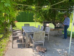 V Gemütliches Gartenhaus