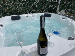 Hutchinsons Willerby Kelston with Hot tub
