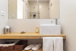 Bica 2 Bed Aircon UltraFast Net Fully Equipped