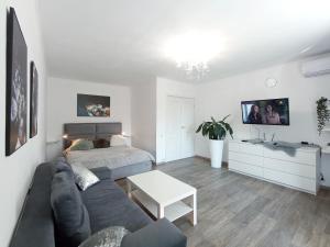 Біла 1 к Сіті центр 4 поверх ліфт вікна на парк