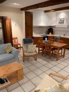 Maisons de vacances Well equipped village house close to historic centre - Pezenas : photos des chambres