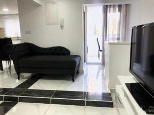 Seafront - 2 bedroom Modern