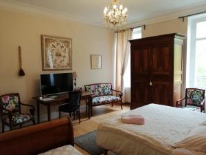 B&B / Chambres d'hotes Chambres d'Hotes Cote Parc-Cote Jardin avec parking prive gratuit : photos des chambres