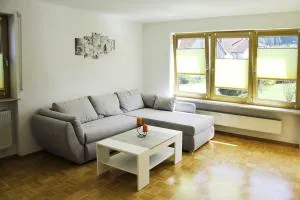Schöne helle Ferienwohnung in Waldnähe - Berching